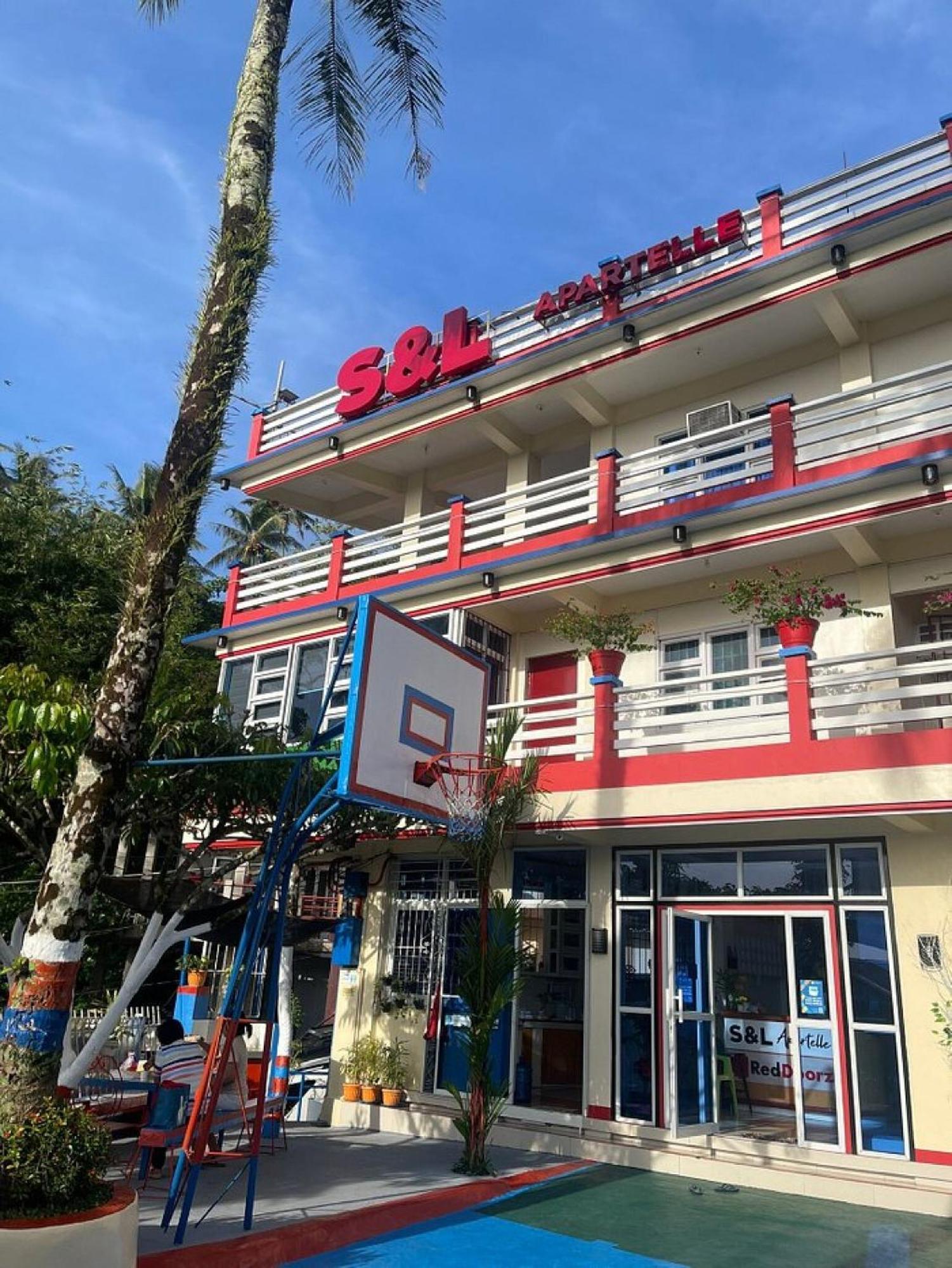 Reddoorz At S & L Apartelle Daraga Albay ليغاسبي المظهر الخارجي الصورة